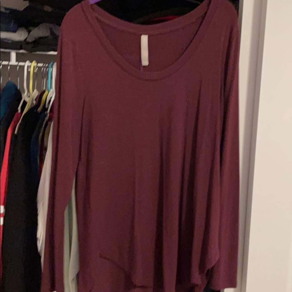 Adorable burgundy Athleta top